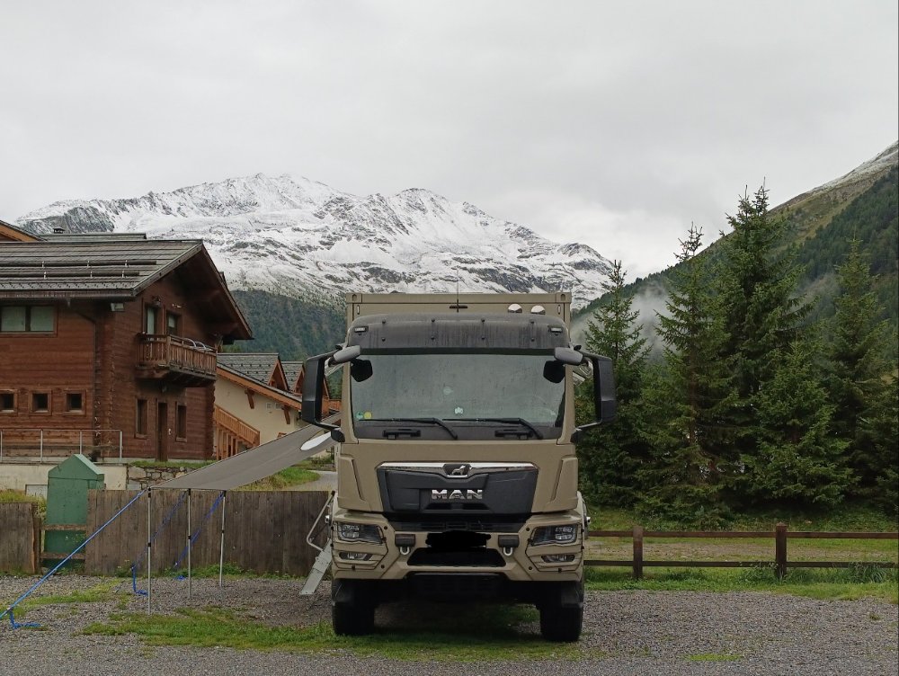 MAN TGM 4x4 with Bliss mobile home in Livigno in front of snowy mountains